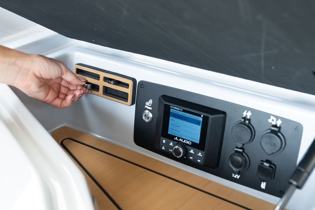 ski-glovebox (1)