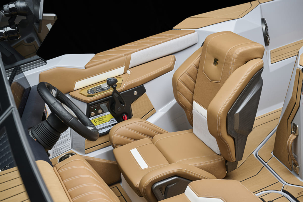 ski-helm-seat