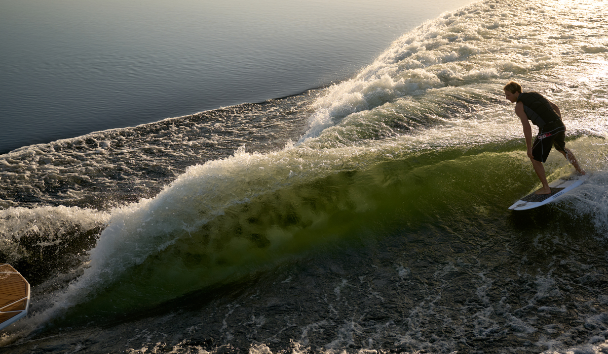 s25-hull-performance-wave